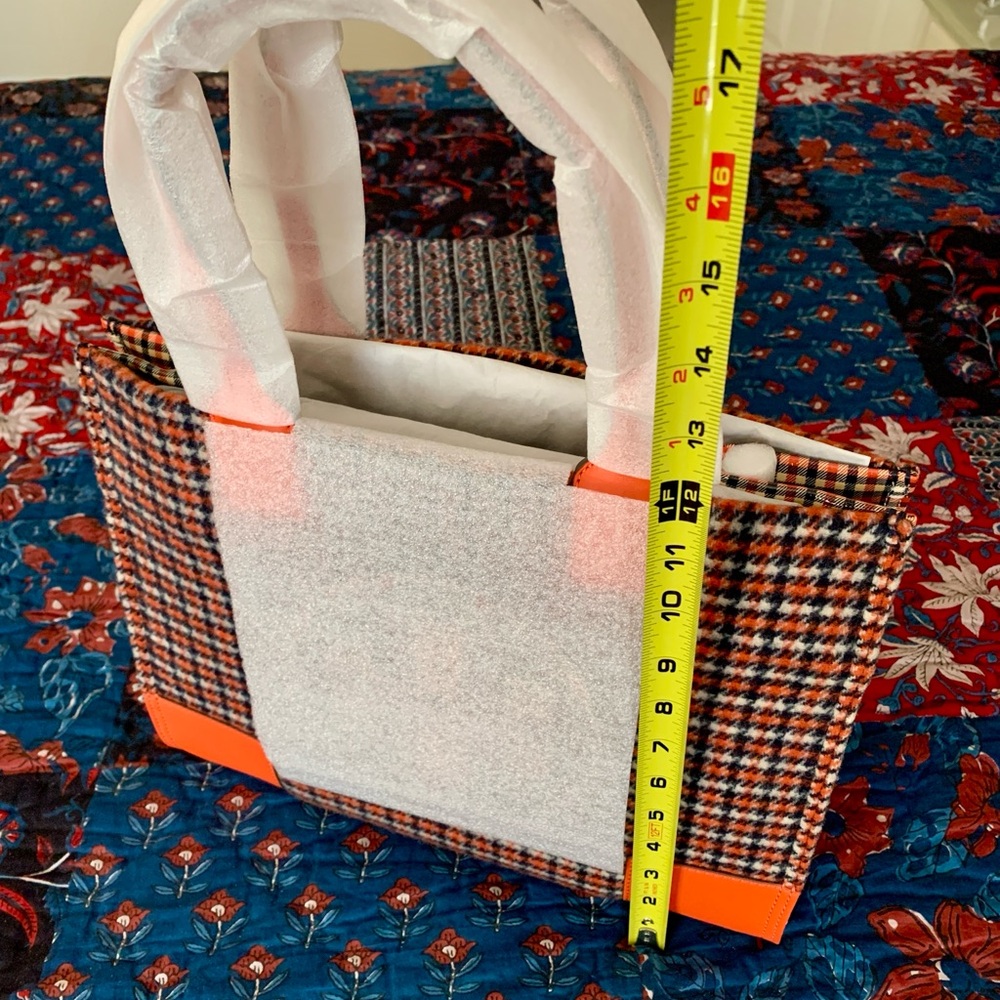 NWT Tory Burch Ella Plaid Mini Tote

“Ember Glenn Plaid Tote” - Picture 12 of 12